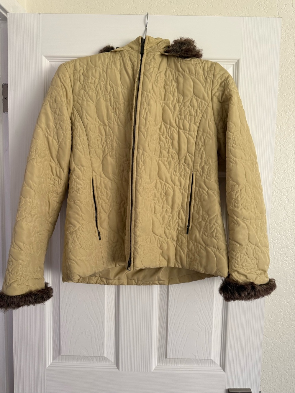Cabi Women's Green Quilted Jacket with Faux Fur Trim